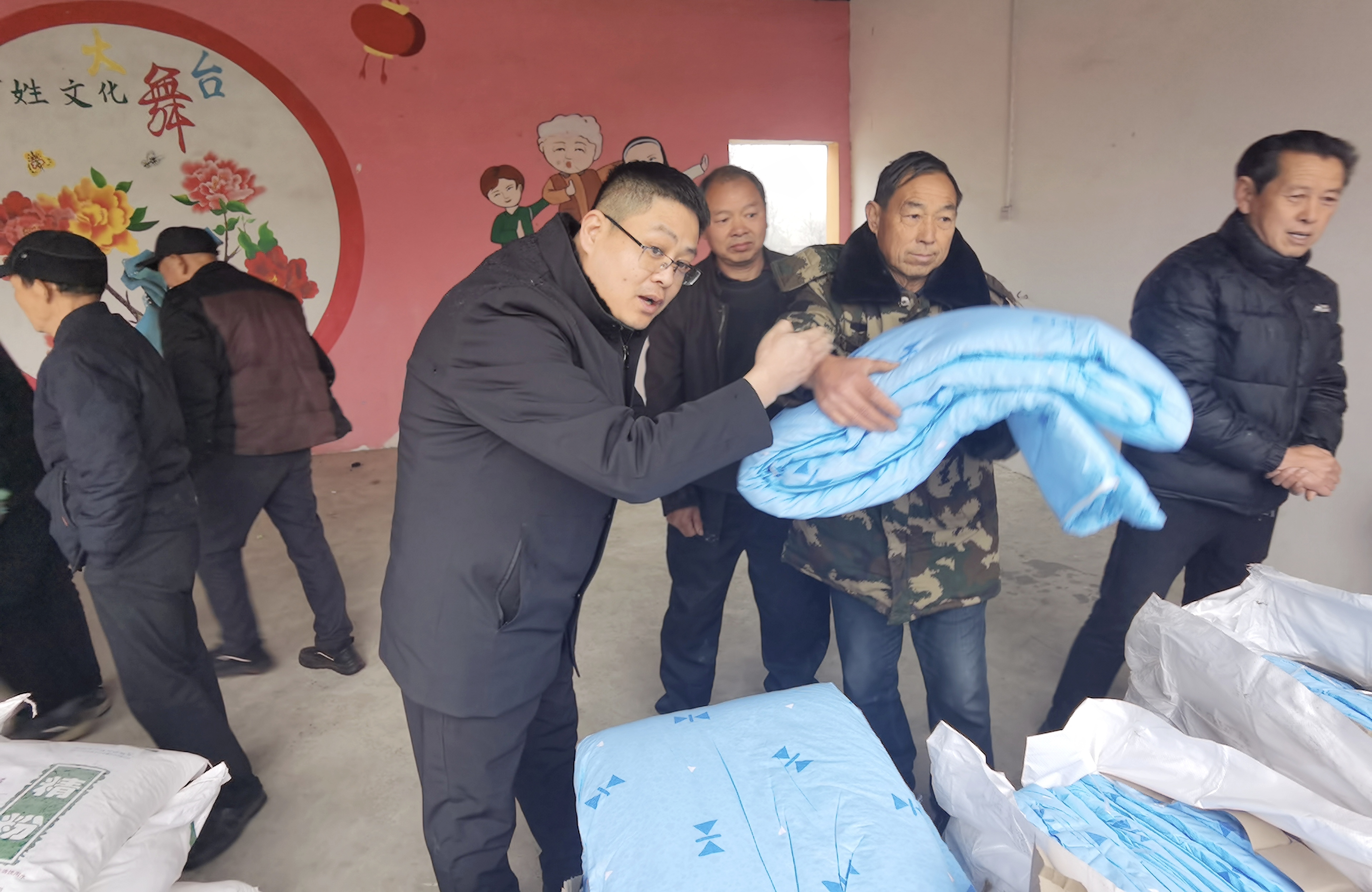鲁山县：河南牧业经济学院省科技特派员、省派第一团支部书记开展新春送温暖活动